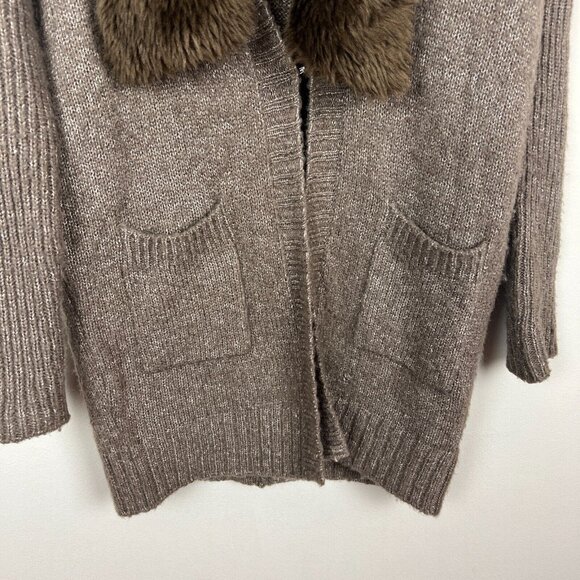 Romeo + Juliet Couture Cardigan Sweater Womens Medium Brown Faux Fur Dolman Knit - Picture 4 of 14